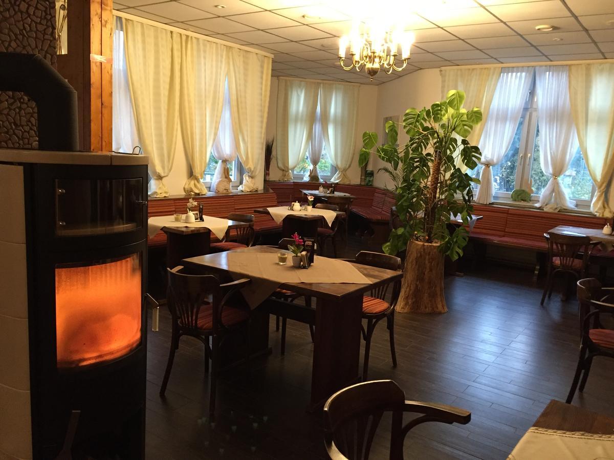 Hotel Restaurant Hohe Tanne Grossbreitenbach Exteriör bild